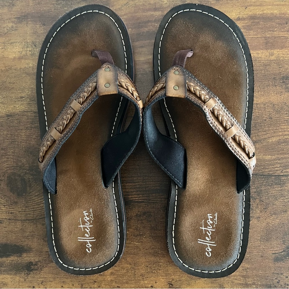 Clarks collection leather flip flops